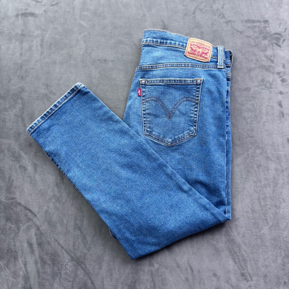 Levis Wedgie Straight Jeans Womens 34 Medium Wash Blue Button Fly Denim Casual